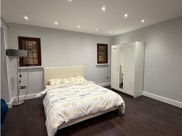 Studio for rent in London Borough of Sutton, Greater London