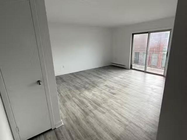 Condo for rent in Welland, Golden Horseshoe