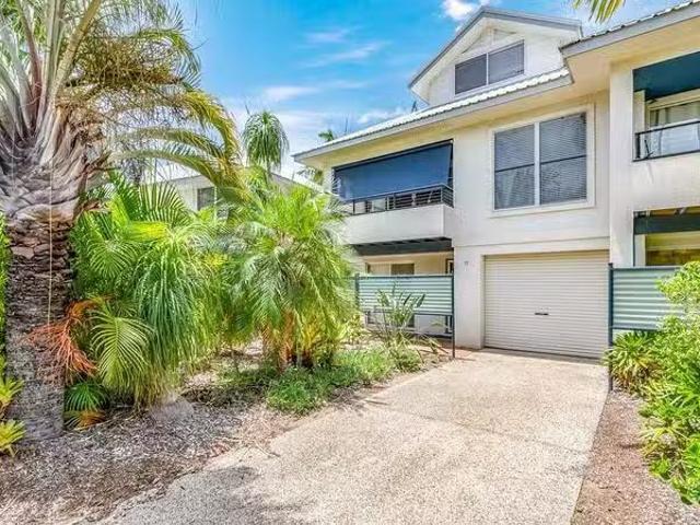 Apartment for rent in Moore Park Beach, Queensland