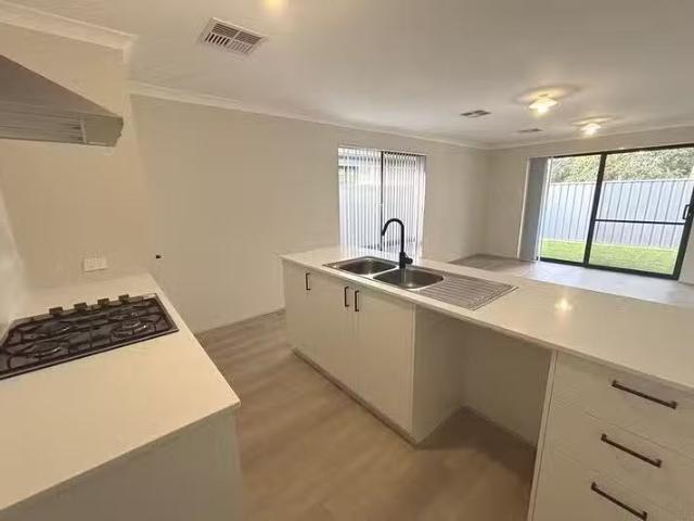 House for rent in Champion Lakes, Western Australia
