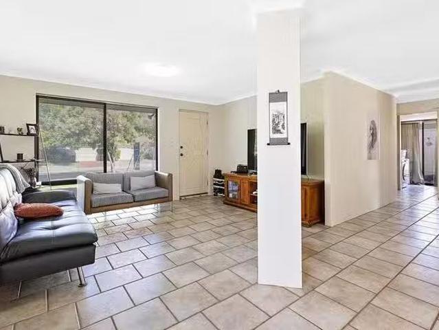 House for rent in Seville Grove, Western Australia