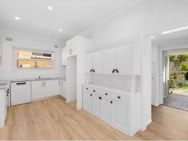 House for rent in Curl Curl, New South Wales