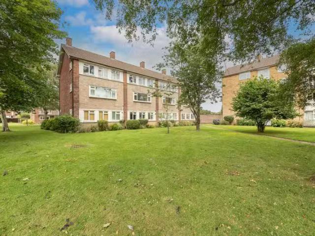 Apartment for rent in Five Acres, Hertfordshire