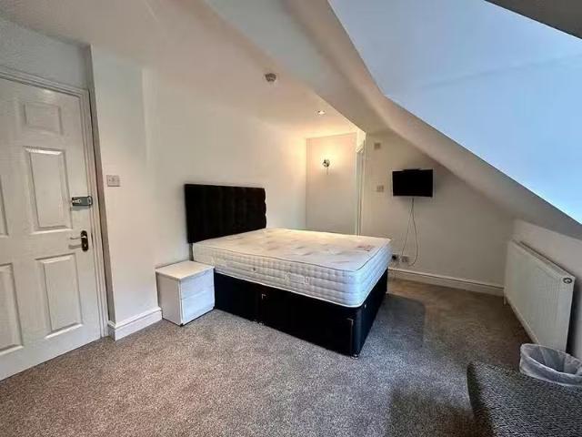 House for rent in Green Close, Warwickshire