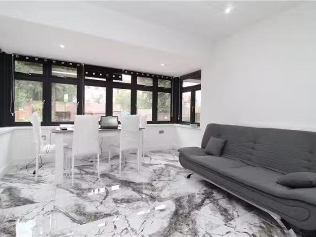 Apartment for rent in London Borough of Croydon, Purley