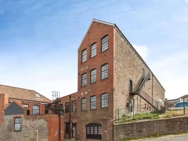 House for rent in Kingswood, School House