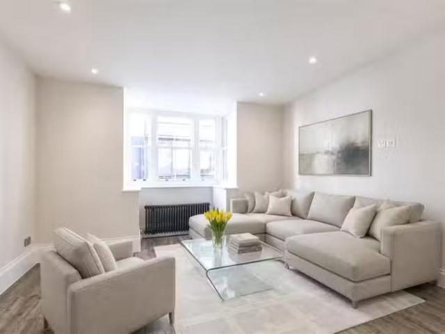 Apartment for rent in Blackhills, Surrey