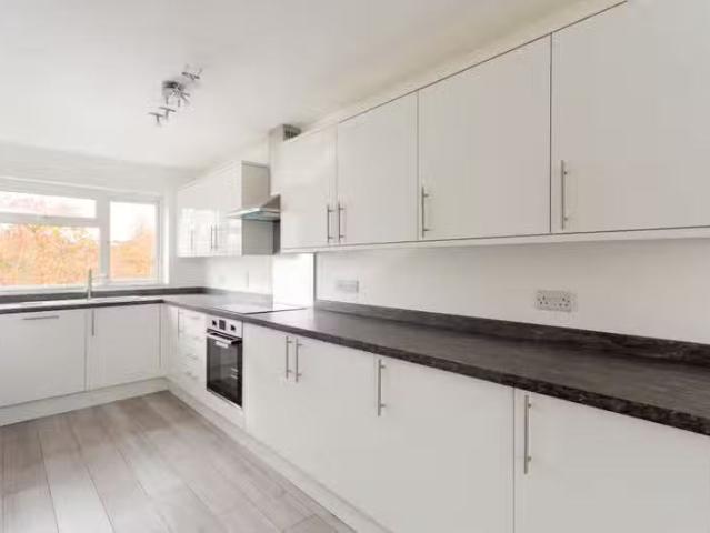 Apartment for rent in Blackhills, Surrey