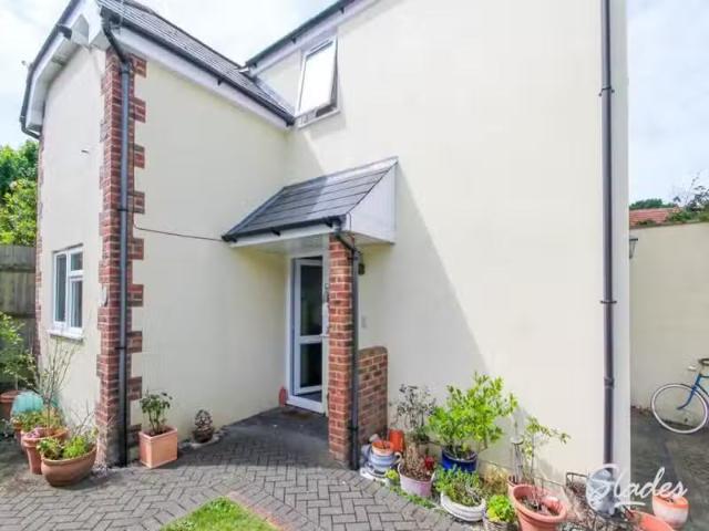 House for rent in Clayhall, Greater London