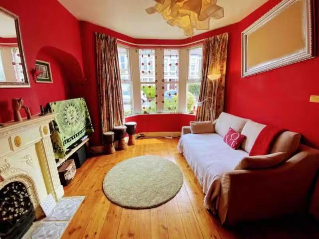 House for rent in Kingswood, School House