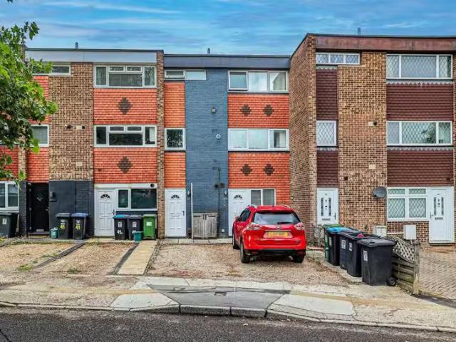 House for rent in Pouchen End, Hertfordshire