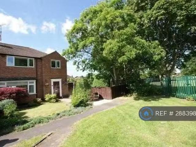House for rent in Emscote, Green Close