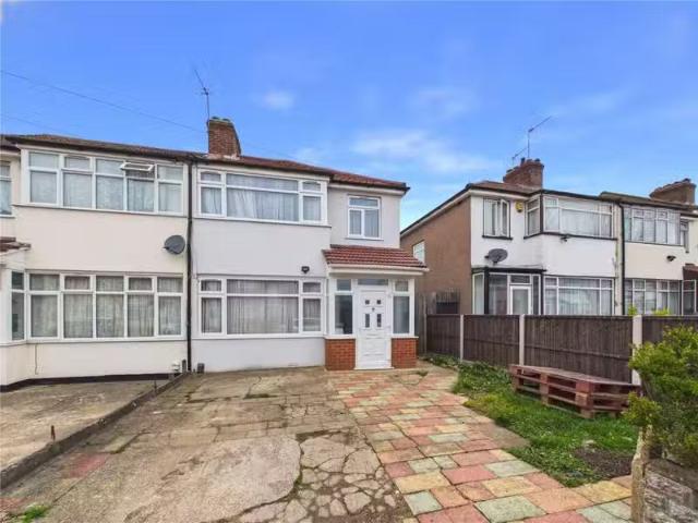 House for rent in Burnt Oak, Greater London