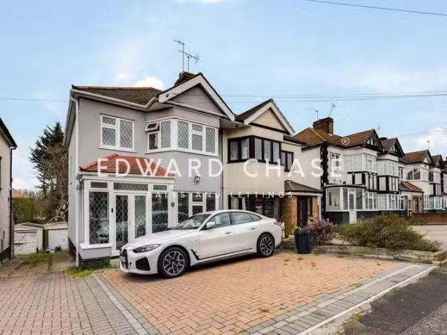House for rent in Woodford Bridge, Greater London