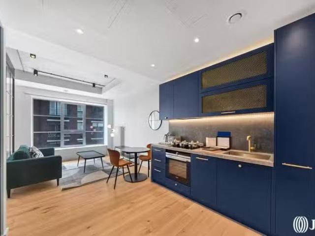 Apartment for rent in Poplar Grove, Greater London