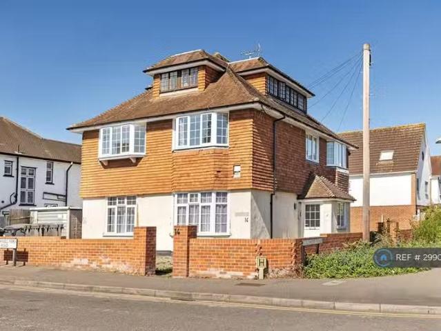 House for rent in Heol-las, Surrey
