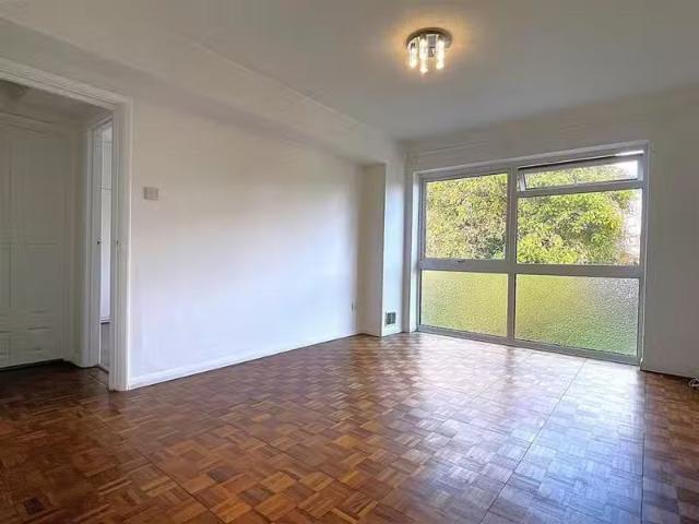 Apartment for rent in Shortlands, Greater London