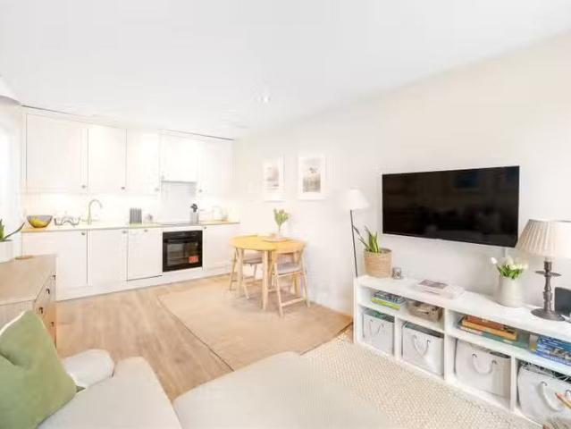 Apartment for rent in Stockwell Park, Greater London
