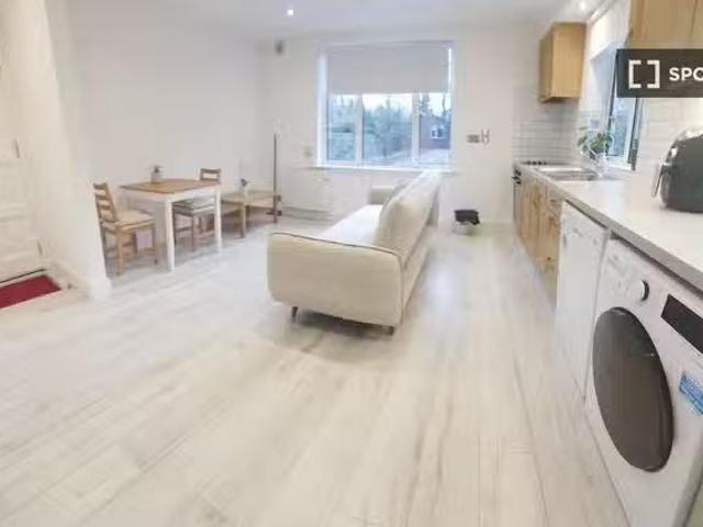 Apartment to rent in Bluebell, North Tipperary