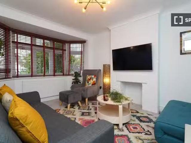 Apartment for rent in Hersham, Elmbridge
