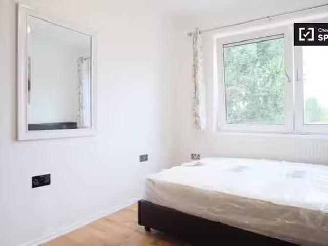House for rent in Southfields, Greater London