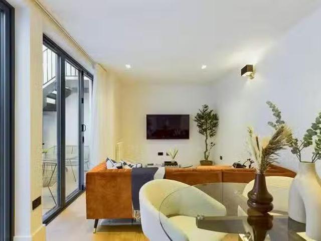 Apartment for rent in Queen's Park, Greater London