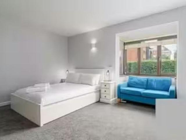 Apartment for rent in London Borough of Merton, Merton Park