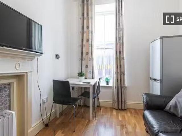 Apartment to rent in Bluebell, North Tipperary