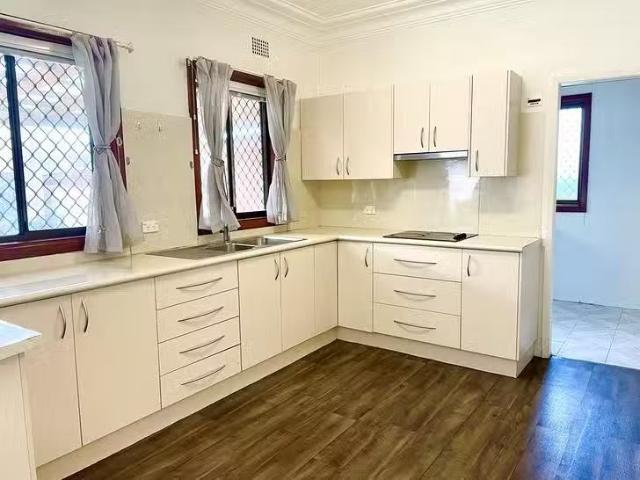 House for rent in Wollongong West, New South Wales