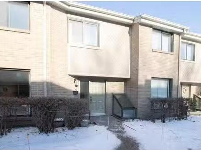 Condo for rent in Beaconsfield, Quebec