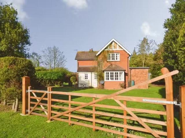 House for rent in Navestock Side, Essex