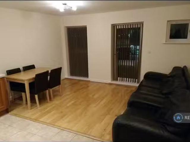 House for rent in Swanscombe and Greenhithe, Monks Orchard