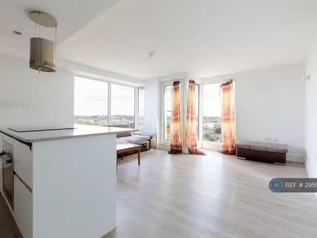 House for rent in Burnt Oak, Greater London