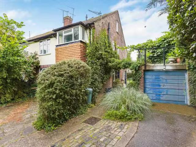 House for rent in Clapton, Greater London