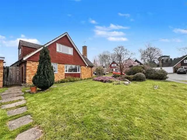 House for rent in Pachesham Park, Surrey