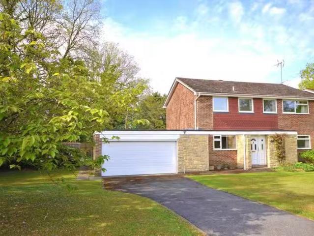 House for rent in Fole, Surrey