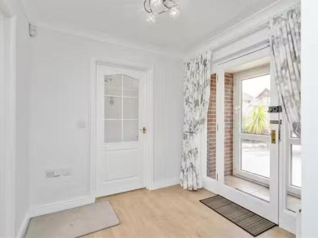 House for rent in Hathershaw, Pendock