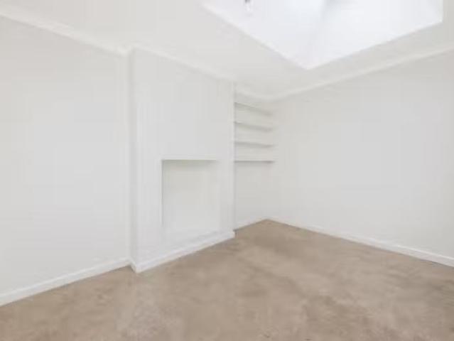 Apartment for rent in Lyons, Greater London