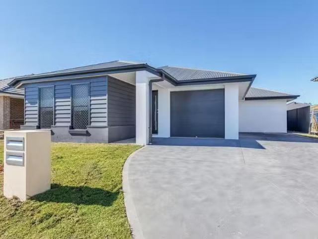 Condo for rent in Hamlyn Terrace, New South Wales