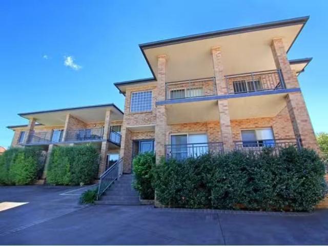 Apartment for rent in Lake Heights, Wollongong City Council