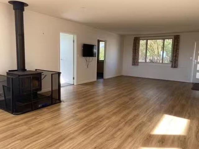 House for rent in Wimbledon Heights, Victoria