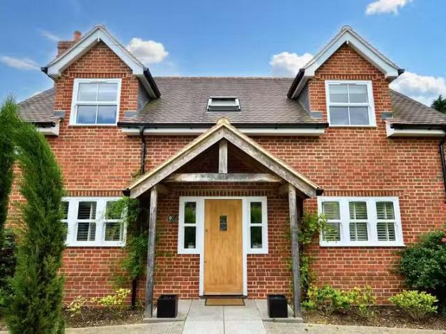 House for rent in Five Acres, Hertfordshire