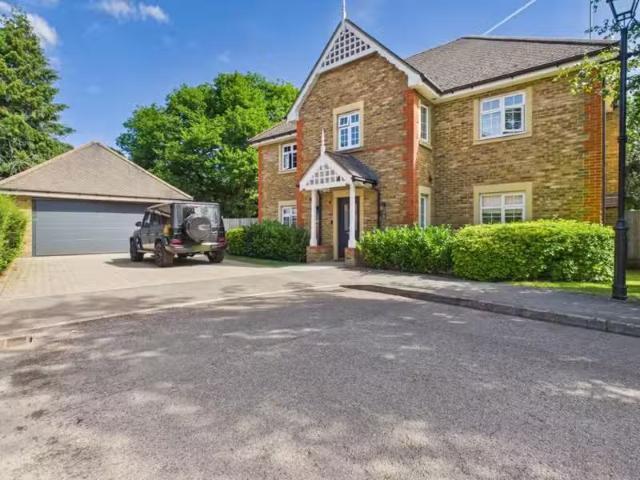 House for rent in Holtspur, Forty Green