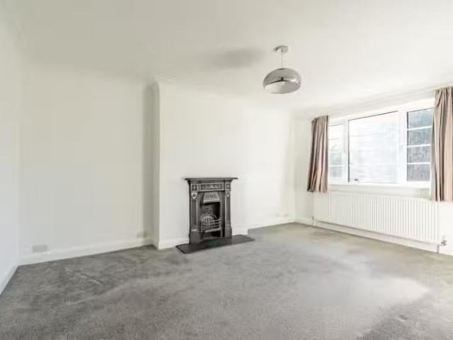 Apartment for rent in St Albans, Five Acres