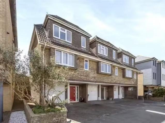 House for rent in Fishersgate, West Sussex