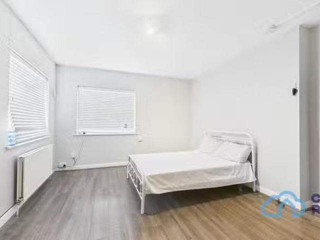 House for rent in Brentford End, Greater London