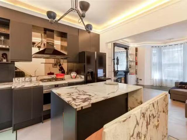 Apartment for rent in Battersea, Greater London