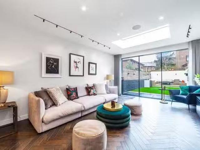 Apartment for rent in Battersea, Greater London