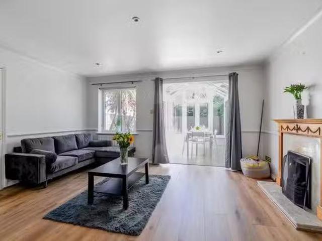 Apartment for rent in Ashley Park, Surrey