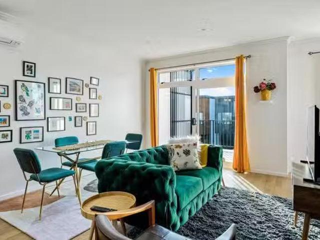 Apartment for rent in Paremoremo, Oroua County